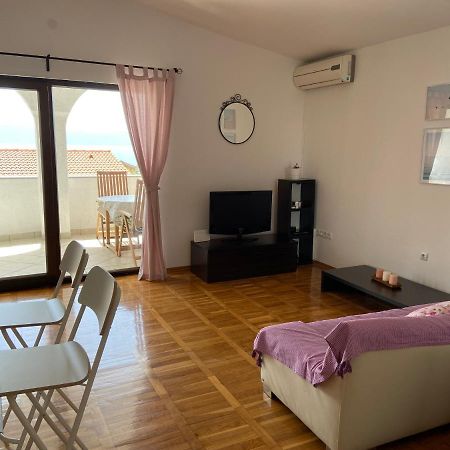 Apartment Iris & Elena Pinezići Екстериор снимка