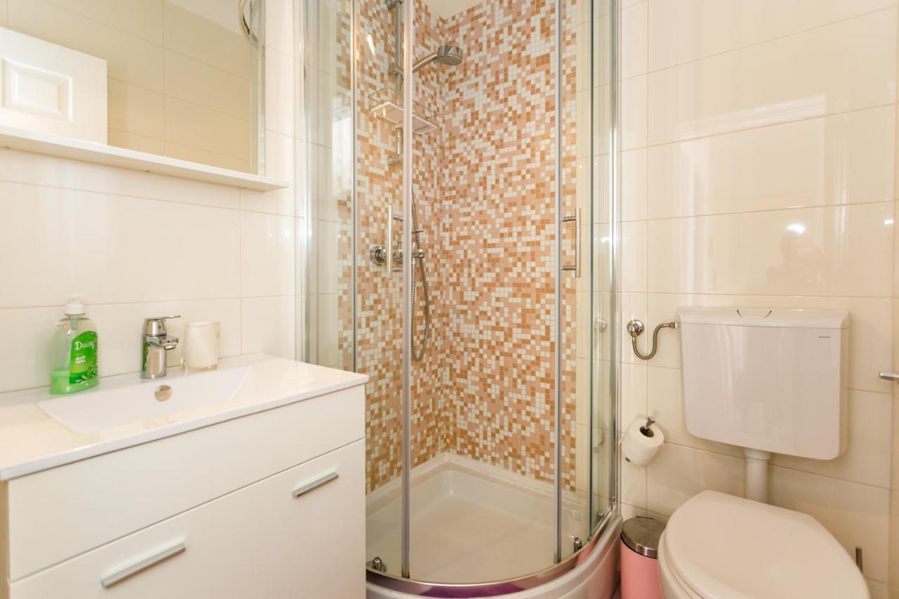 Apartment Iris & Elena Pinezići Екстериор снимка
