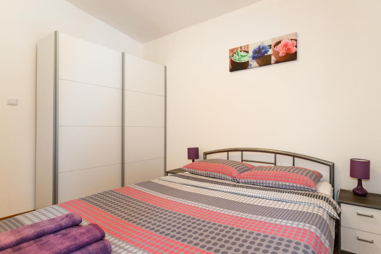 Apartment Iris & Elena Pinezići Екстериор снимка
