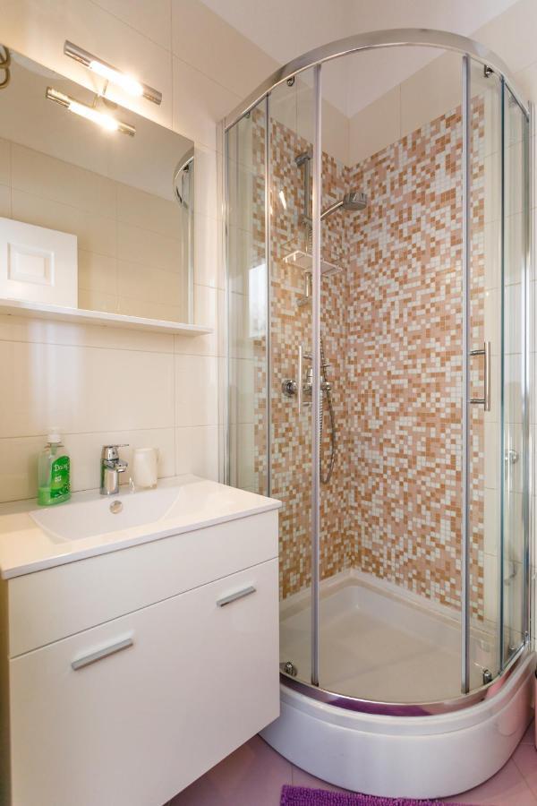 Apartment Iris & Elena Pinezići Екстериор снимка