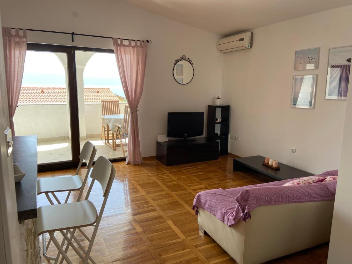 Apartment Iris & Elena Pinezići Екстериор снимка