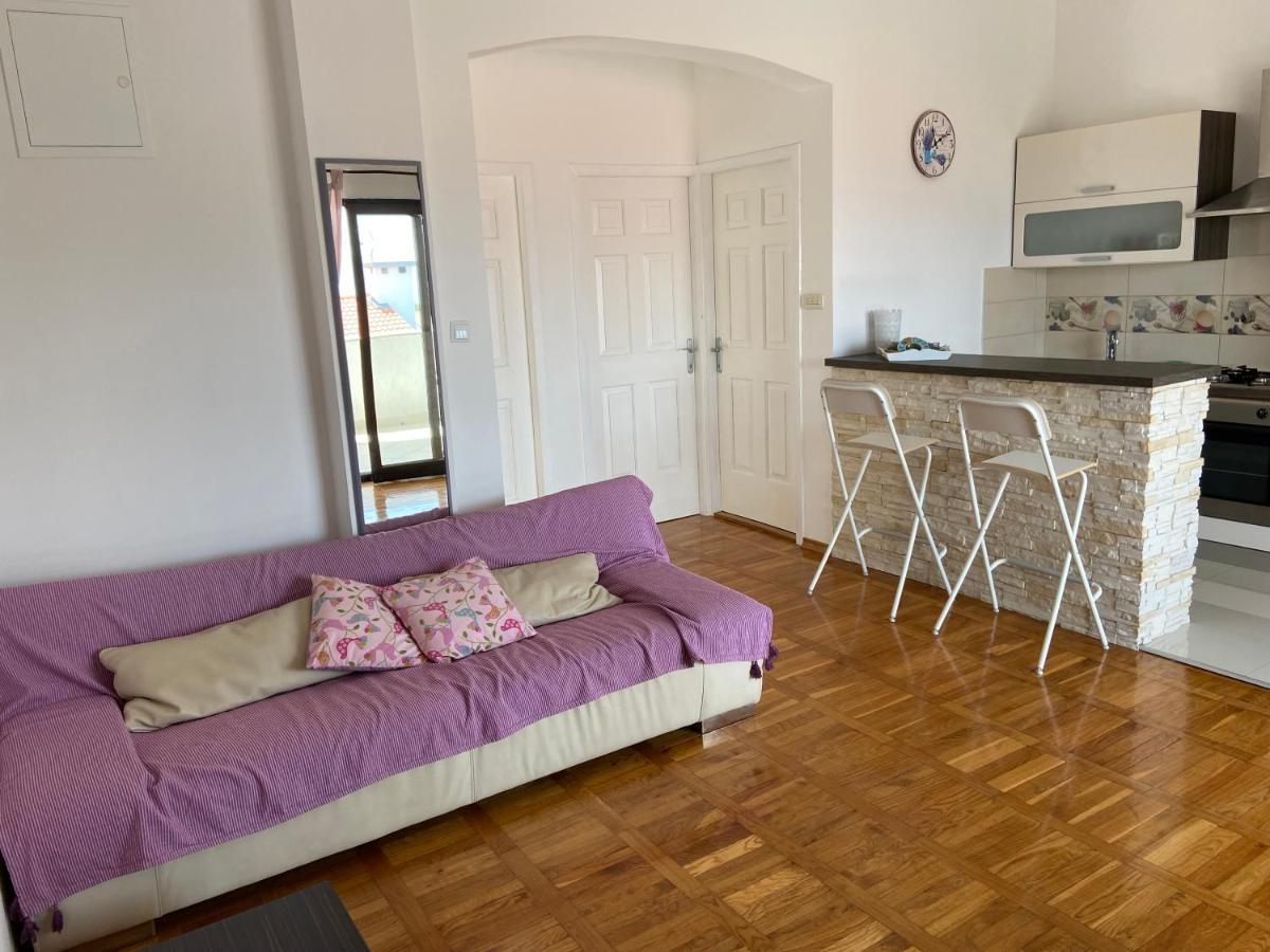 Apartment Iris & Elena Pinezići Екстериор снимка